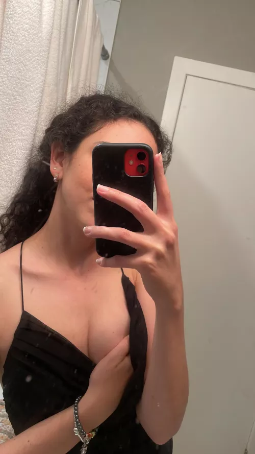 My wife wants to get fake tits … what do you think ?😋😛