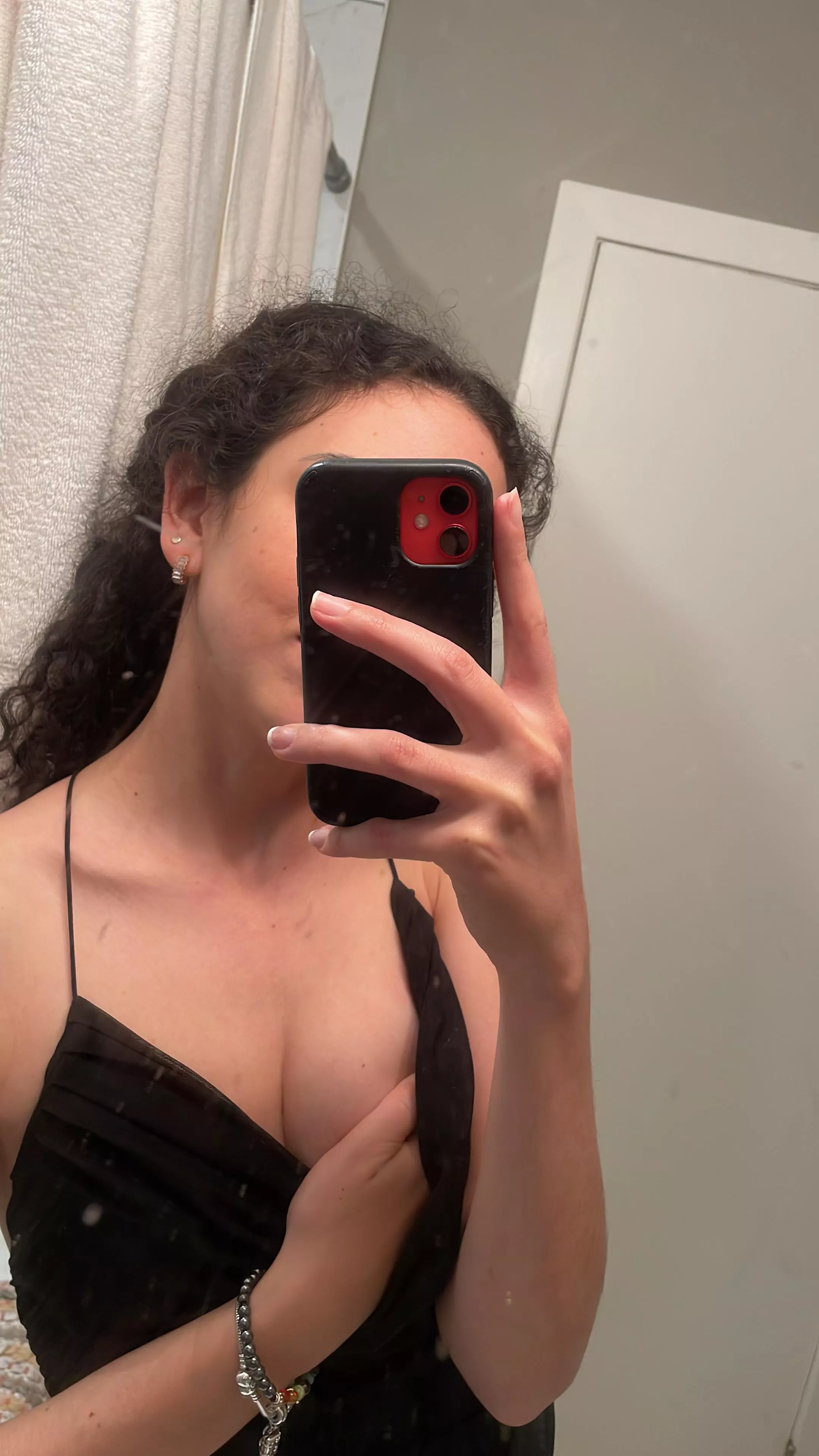 My wife wants to get fake tits … what do you think ?😋😛