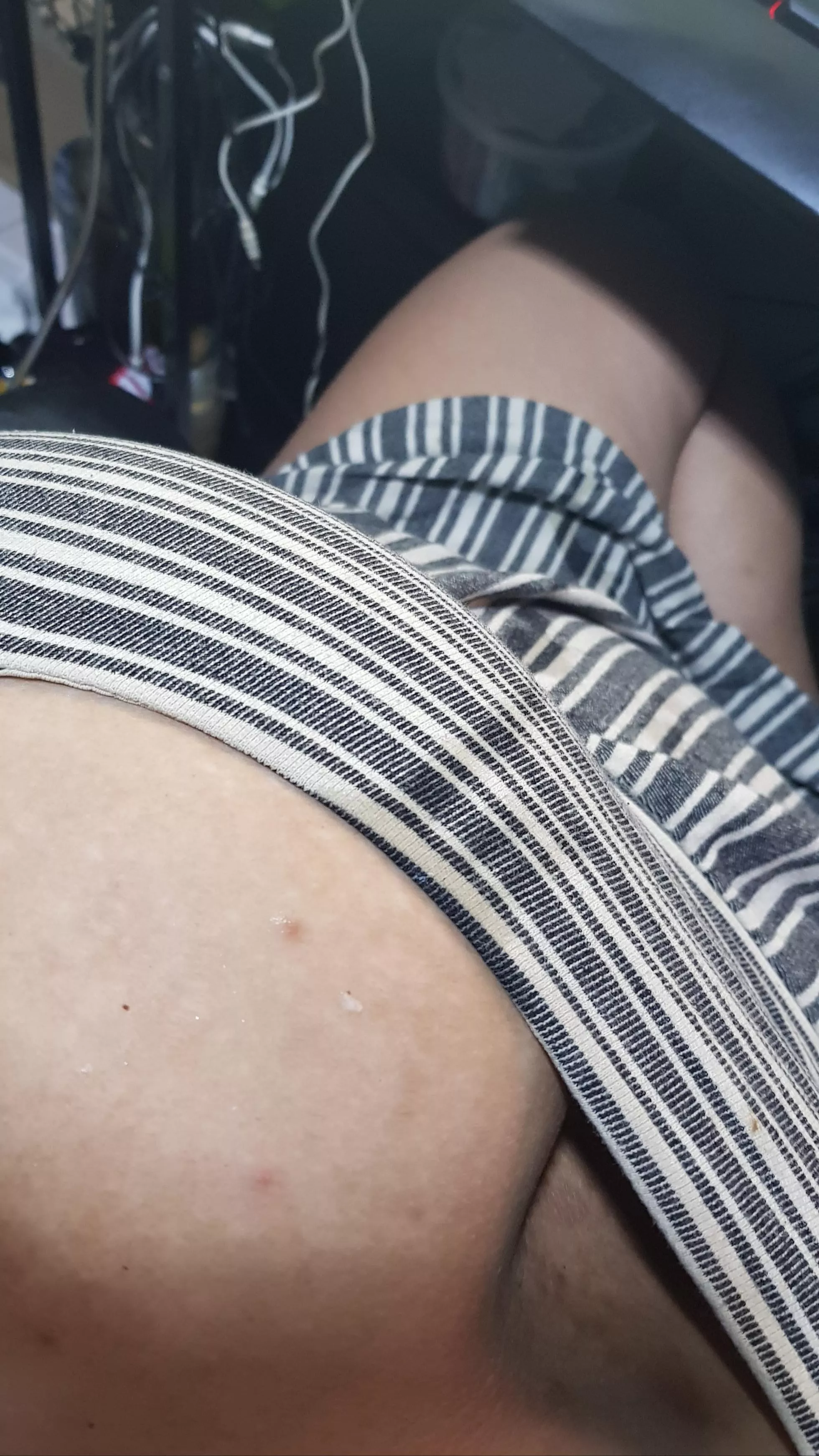 Natapon yung milk tea ko. Bring me another and I'll let you touch these (f)