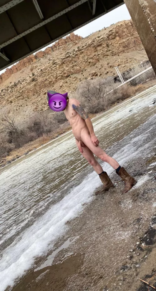 Not sure how I feel about this pic but here’s my soft cock on a nude walk 😈