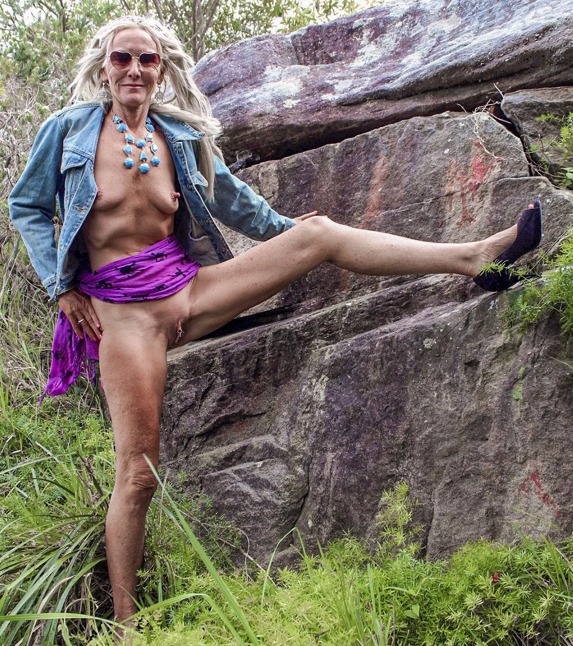 on your knees and eat my pussy!