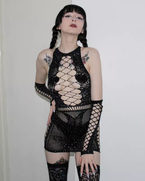 Pale goth GF at your service