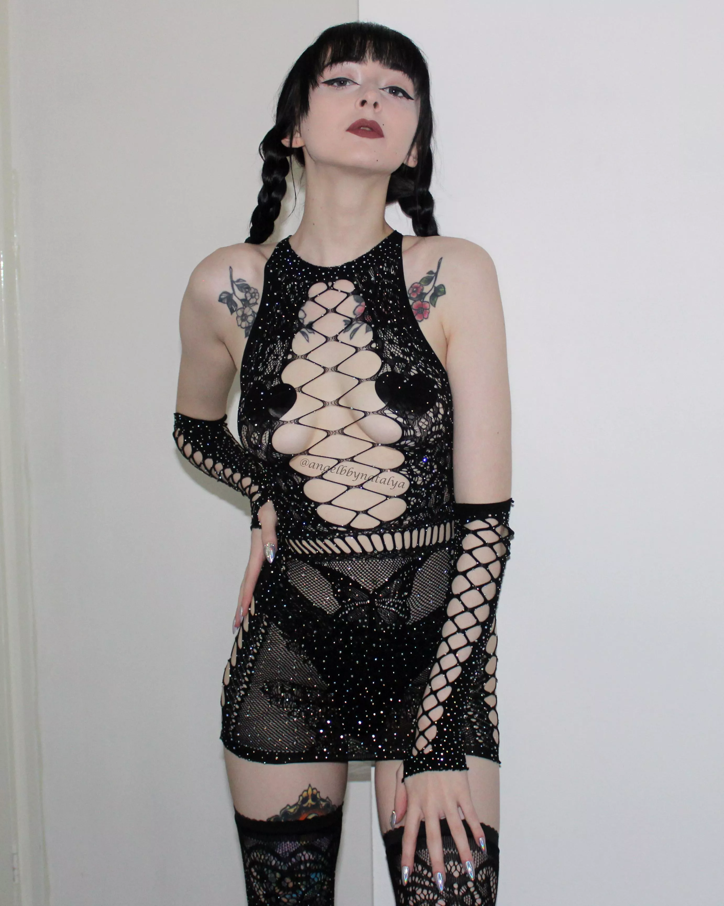 Pale goth GF at your service