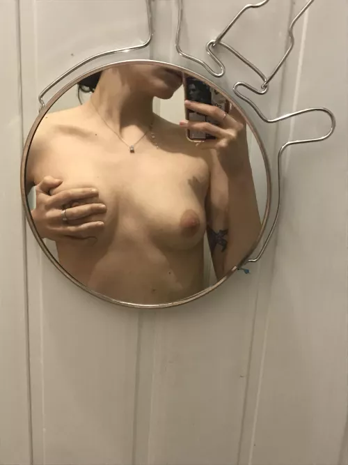 pls suck my sexy tit!
