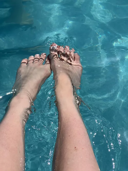 pool day 😩