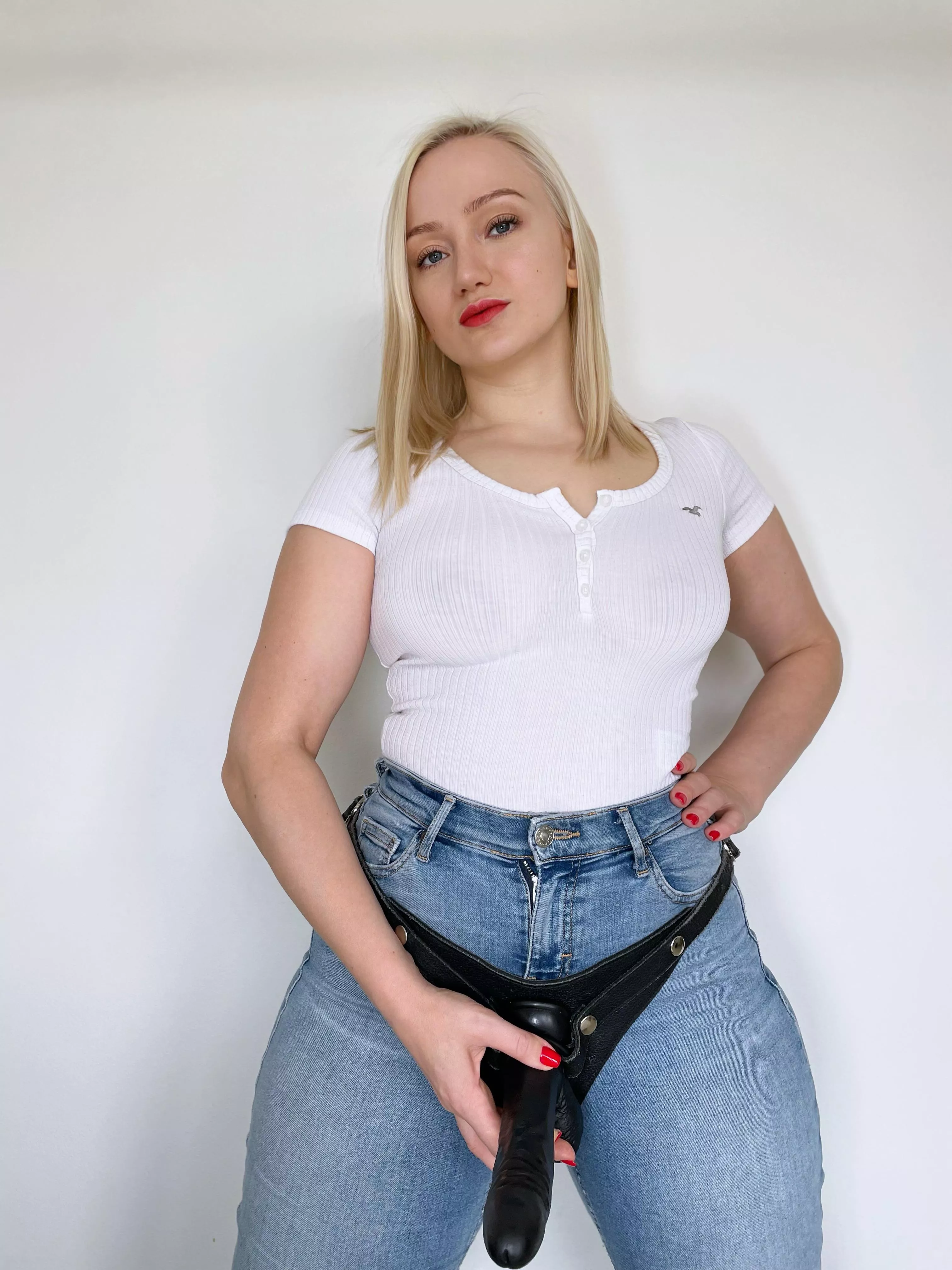 Prove you have a deep throat and I won't tell anyone that you secretly dream about cocks!