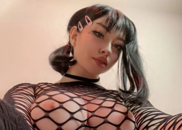 React if u want nudes