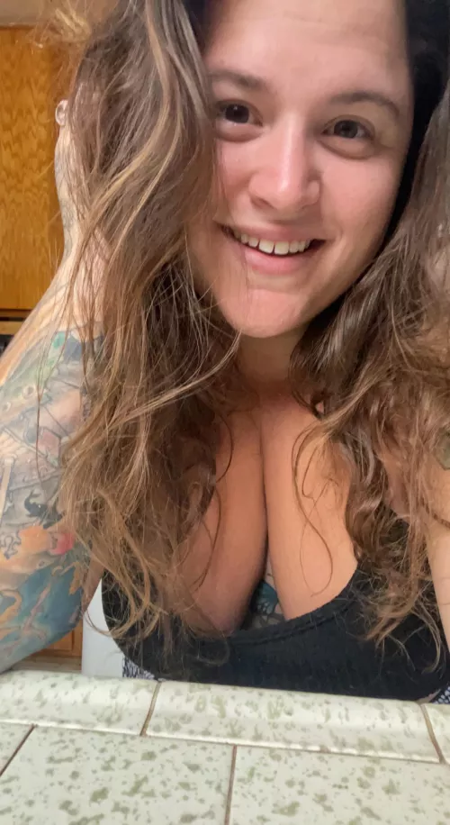 rise and shine , wake up with this sexy bbw and all of my curves covered in tattoos !