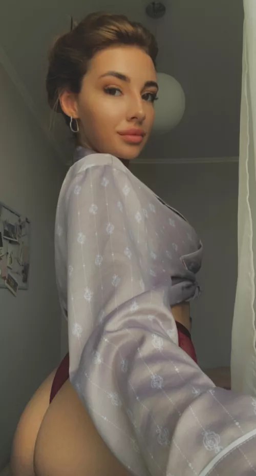 Searching for face to sit on🤫