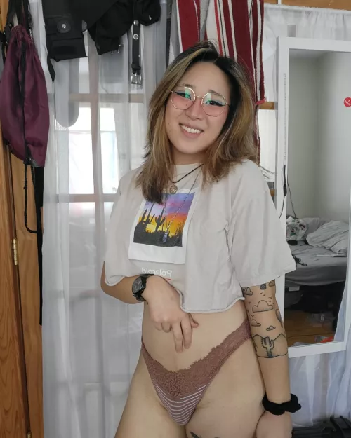 Small bulge and a cute smile :3