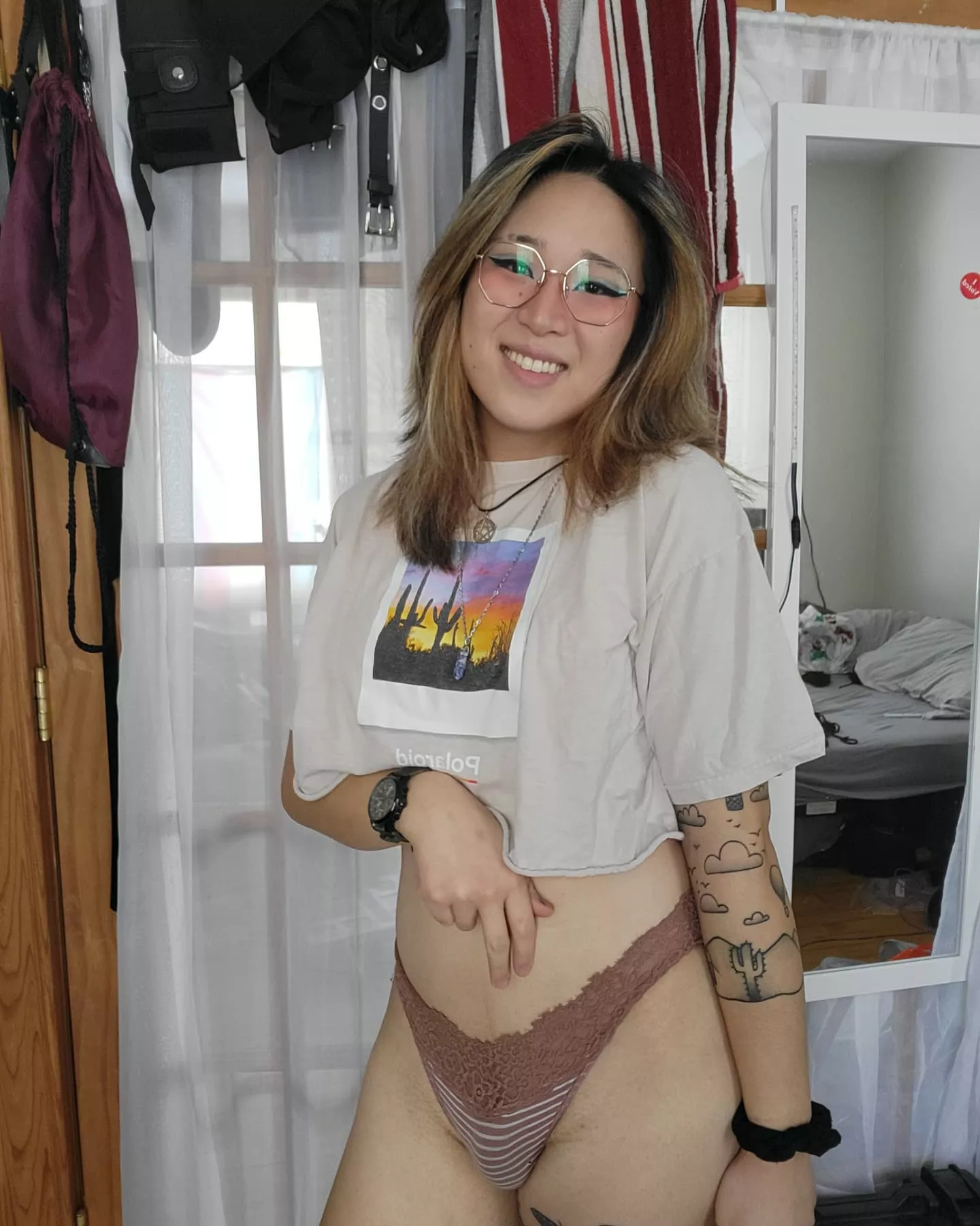 Small bulge and a cute smile :3