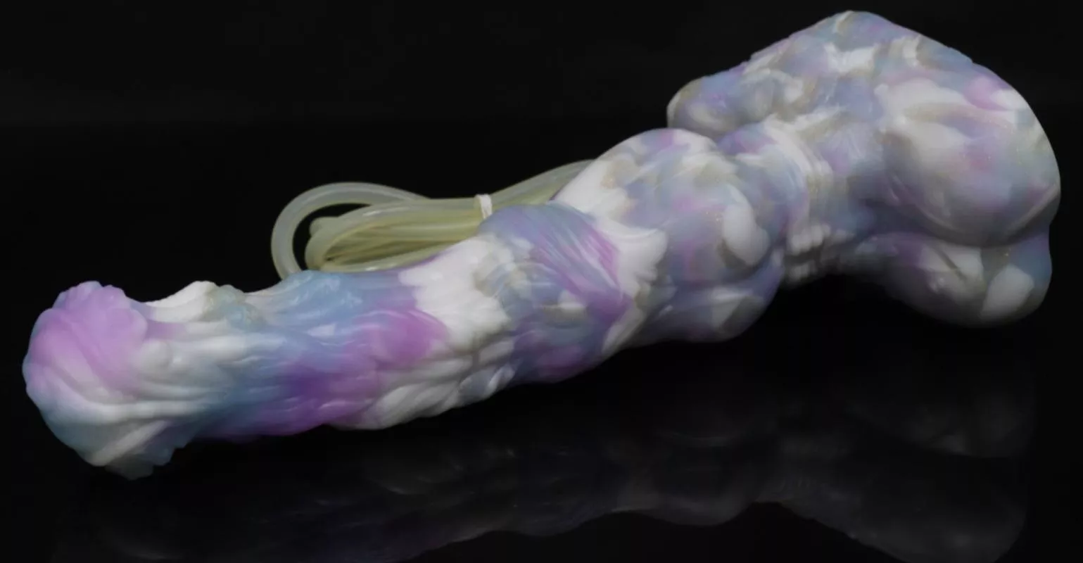 Somehow a Seraphina landed this morning so I snagged it. My first tube toy