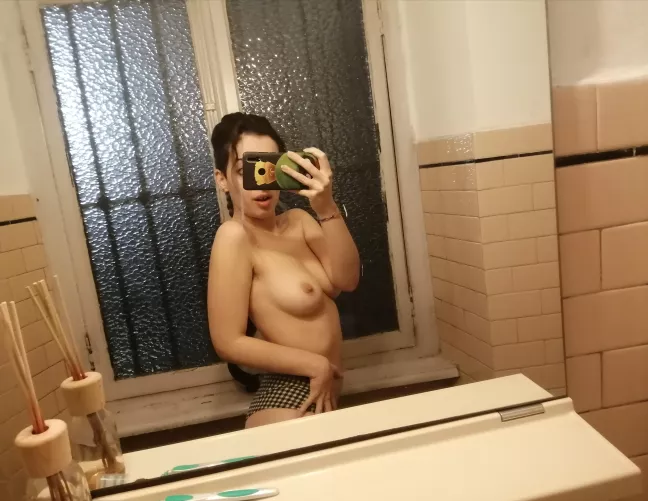 Someone else likes to sleep naked? 😴🖤