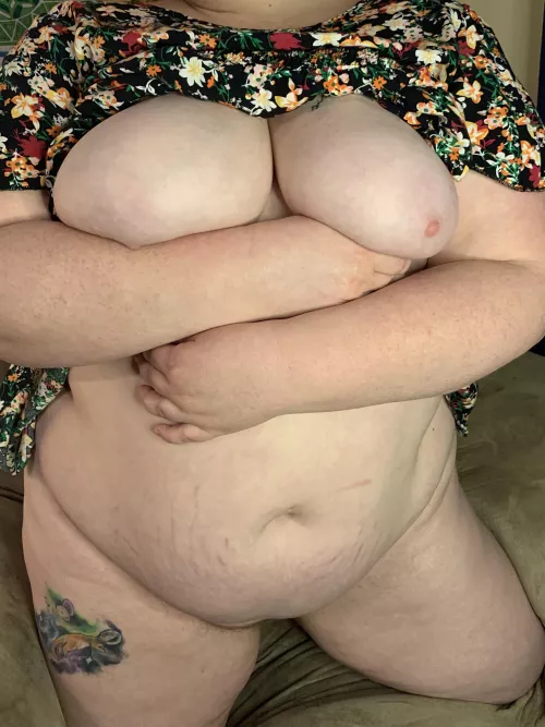 Squeeze me please 🤤🤤