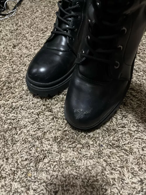 Suggestions on how to fix these boots? I bought them in Spain a few weeks ago so unfortunately I have no idea what they are