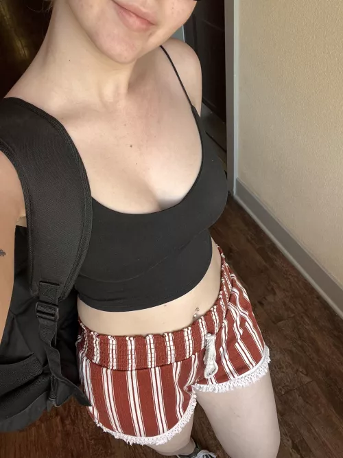 The perfect park outfit! Now I just need some warmer weather 😂 [f]