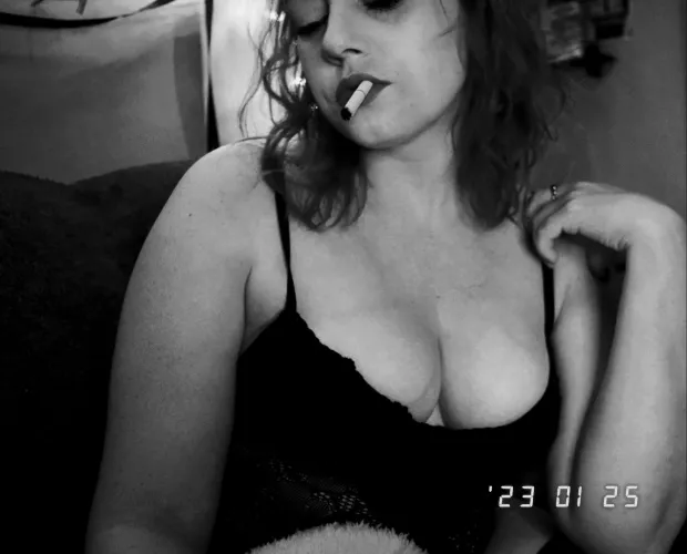 These dark winter nights 🚬🫦