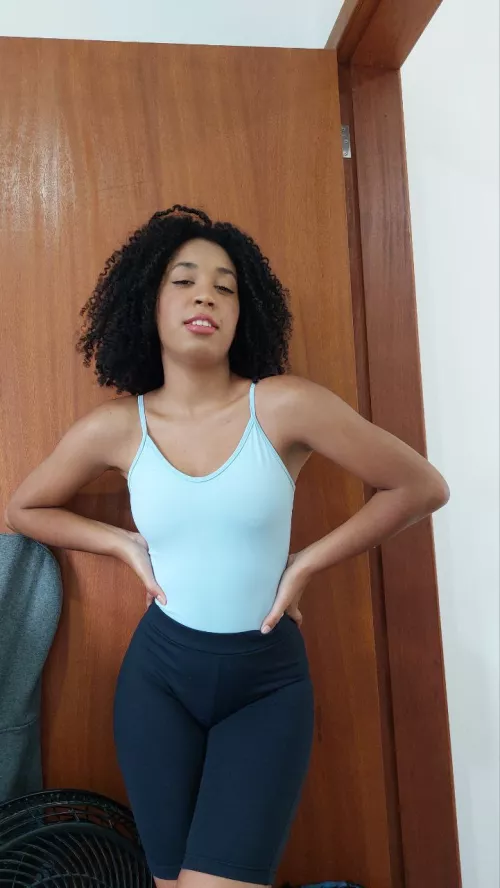 These yoga shorts like to hug me