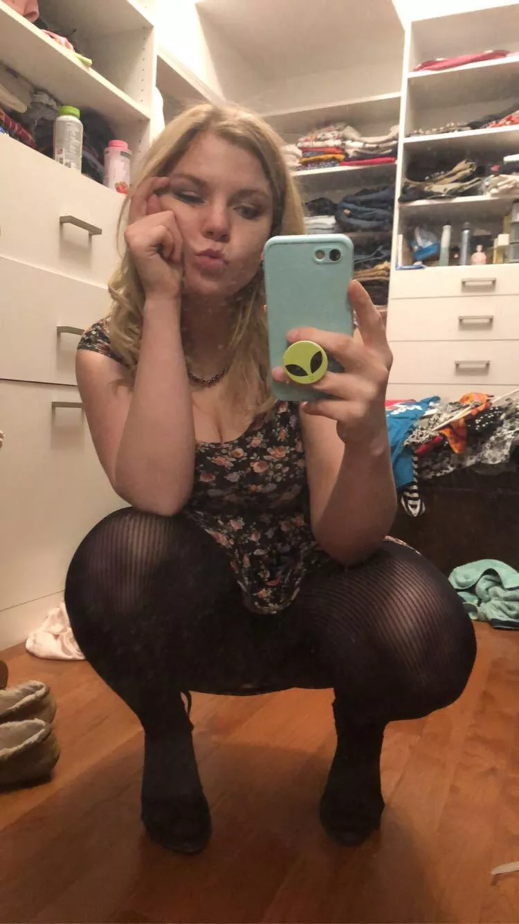 Tights too dark to see anything :)