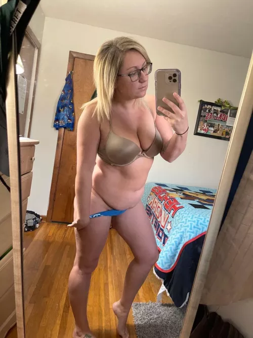 trading 26 yo gf if post is up still trading! send sample & age! tele myoder bbw+ chubby+