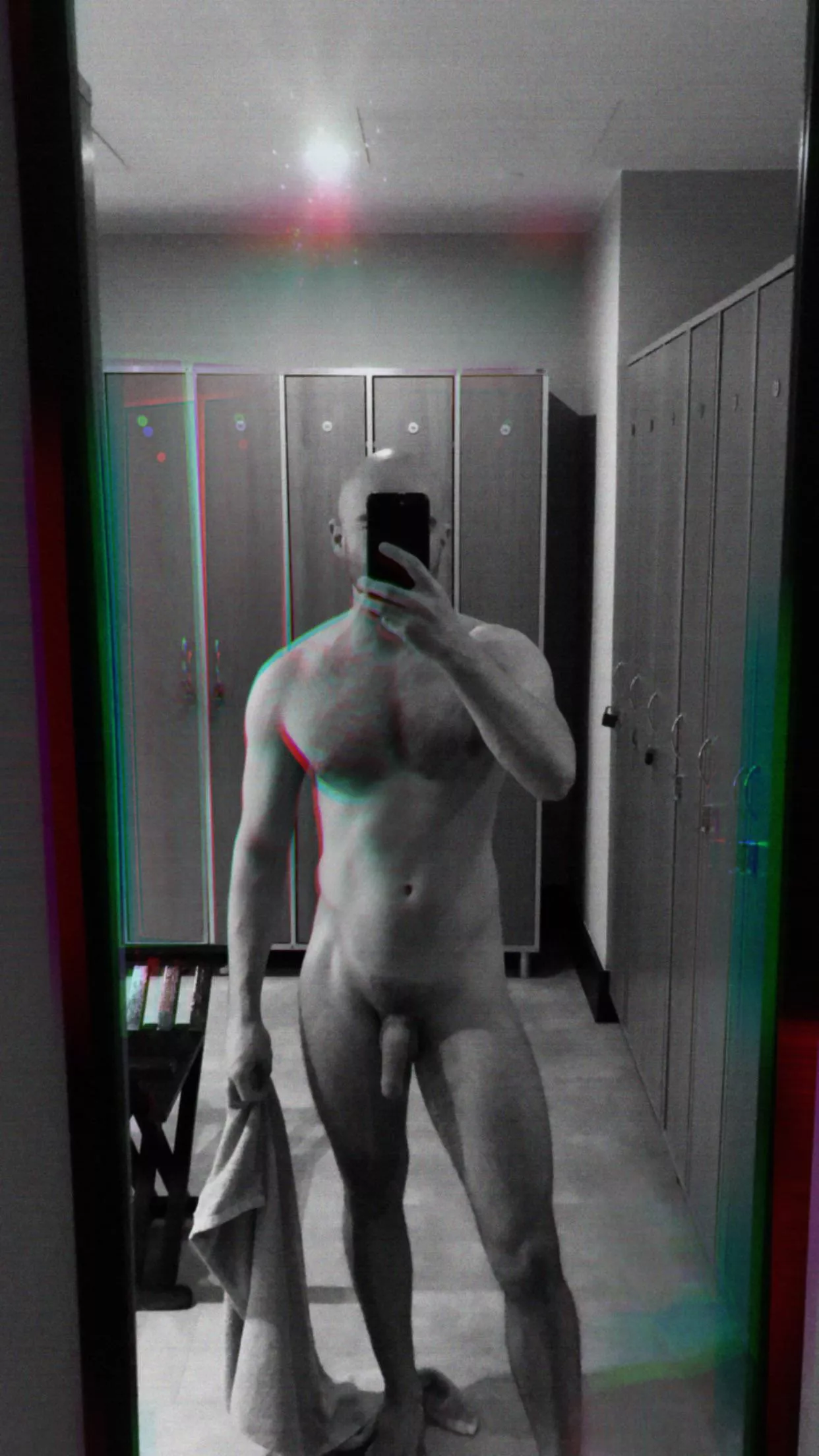 Ups I did it again in public place. 🪞 Mirror check at the gym changing room.