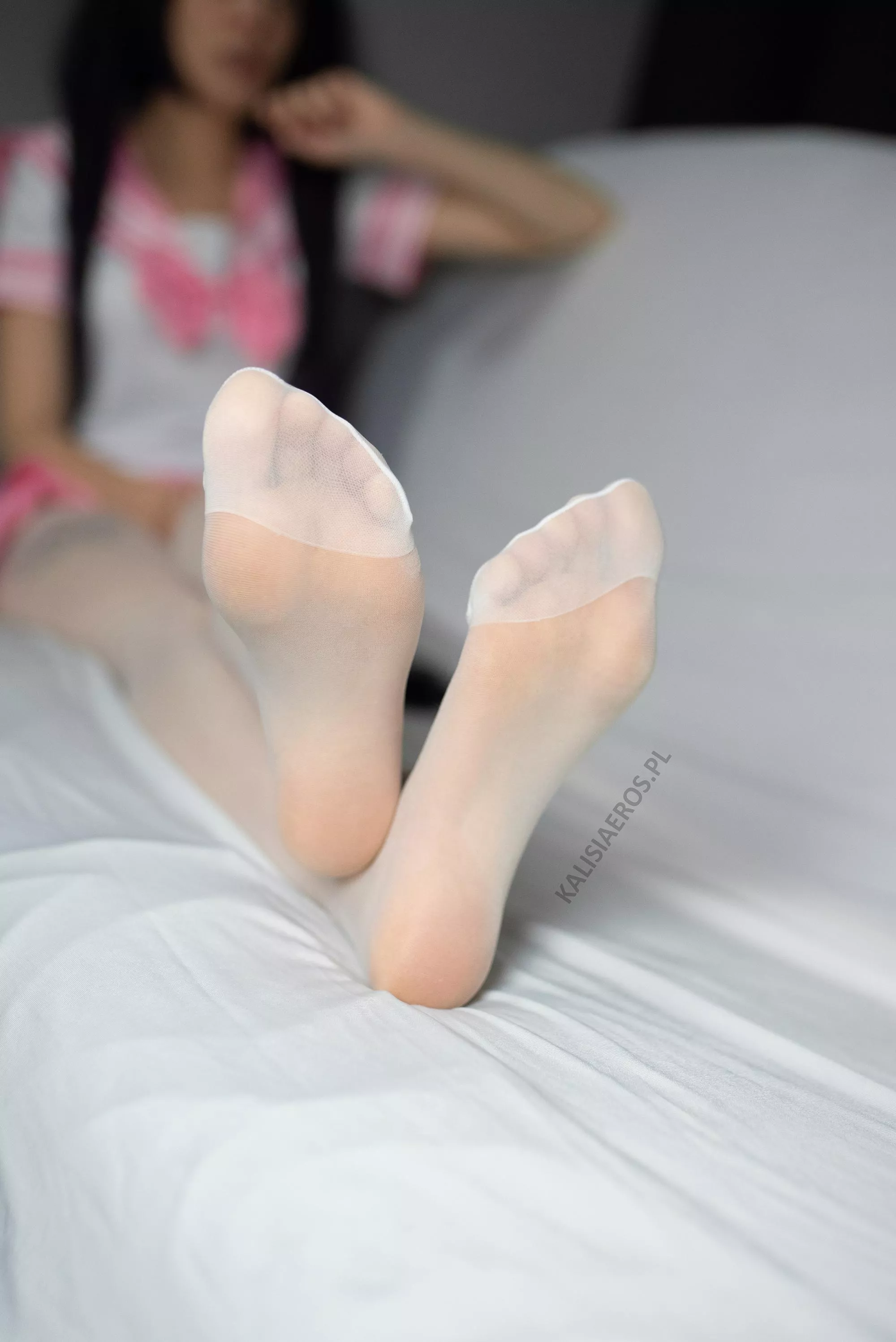 white stockings (kalisiaeros)