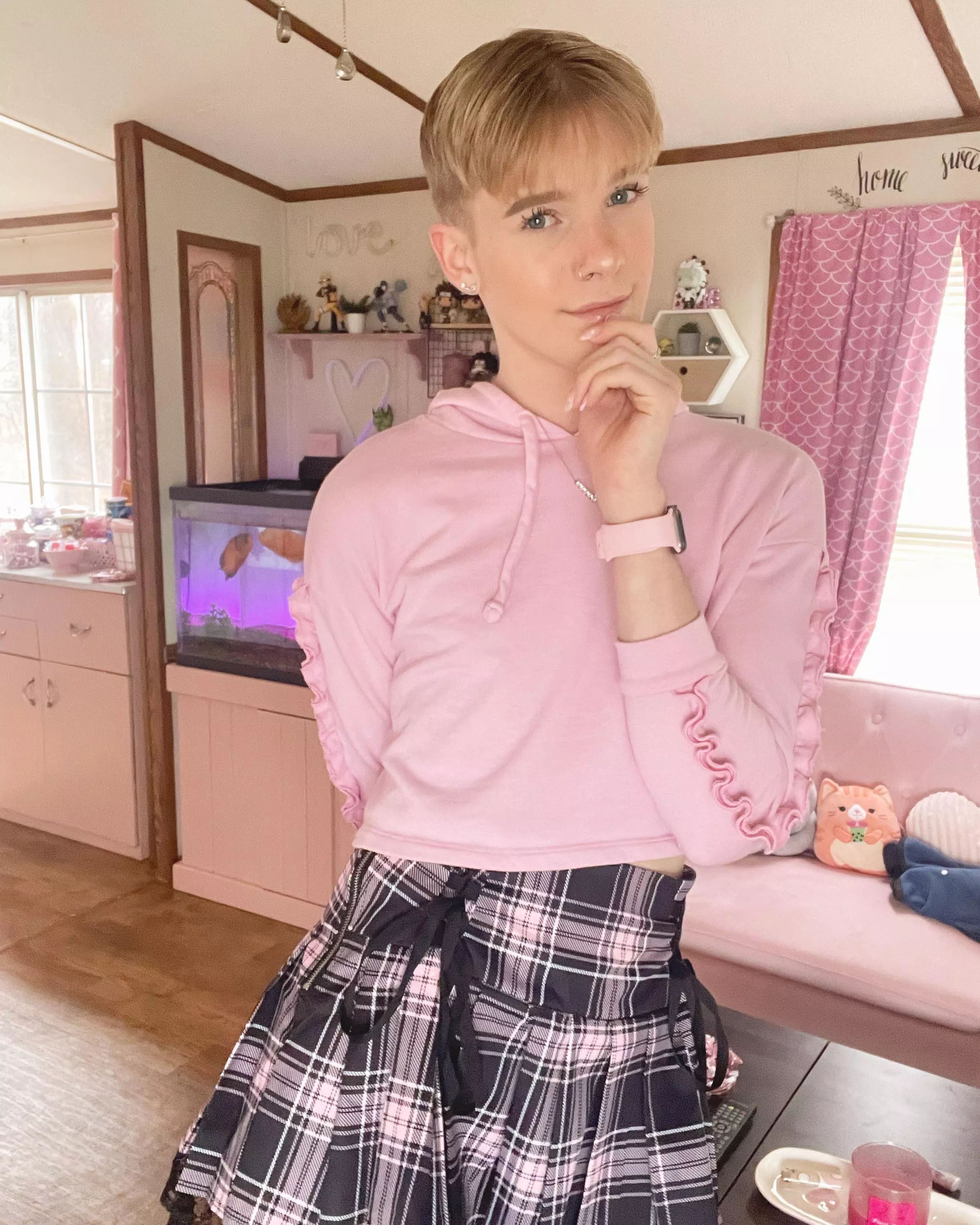 yay it’s friday! 😭💕