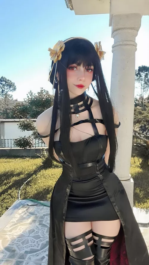 Yor Forger cosplay by vesani.cos