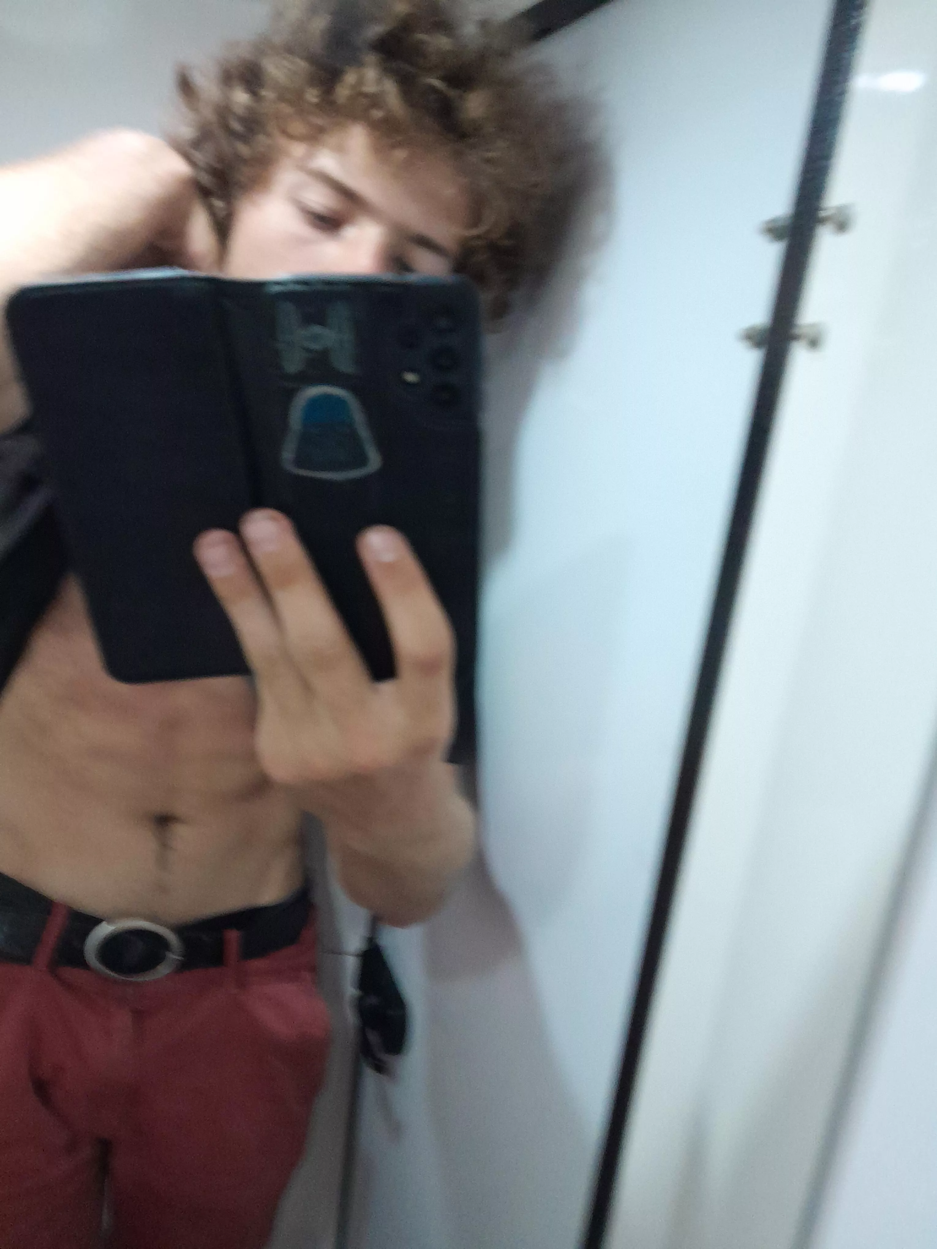 18 want a huge dom to fill my throat up with cum and piss south Australia can't drive