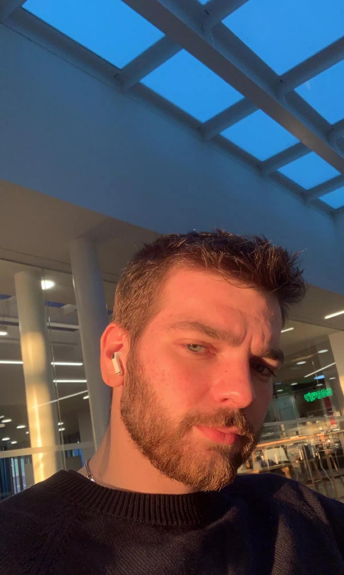 (21) Ocean eyes and a broken heart, make a bro feel better please.