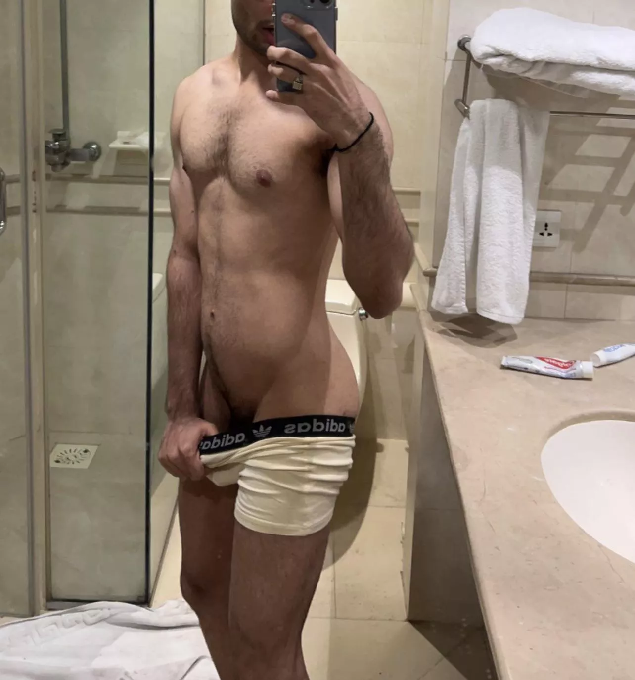 24M. smooth arab virgin bttm looking for longterm, texter , into romance , arab/brown. +fit +cut +relationship/ +talking. hmu