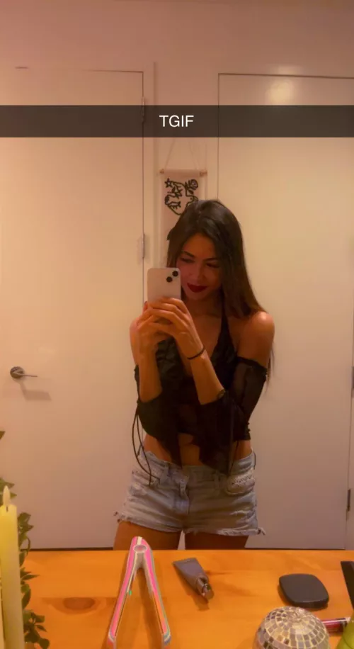 28F is this a crop top? Lol