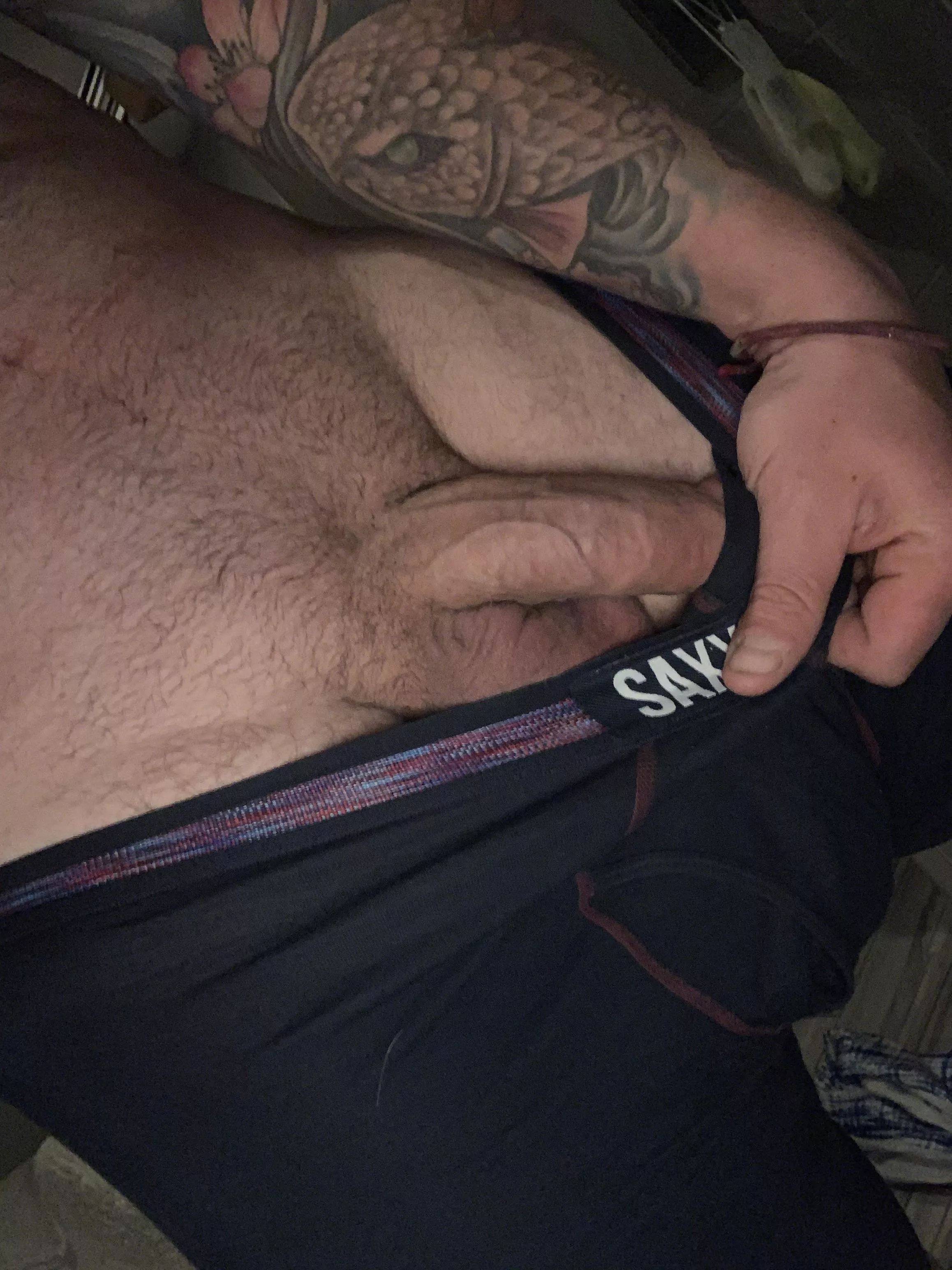 (35) dad of three....could use a helping hand 😈😈
