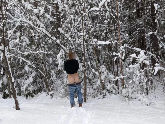 [35] Pic I took for a friend. I love getting naked outdoors!