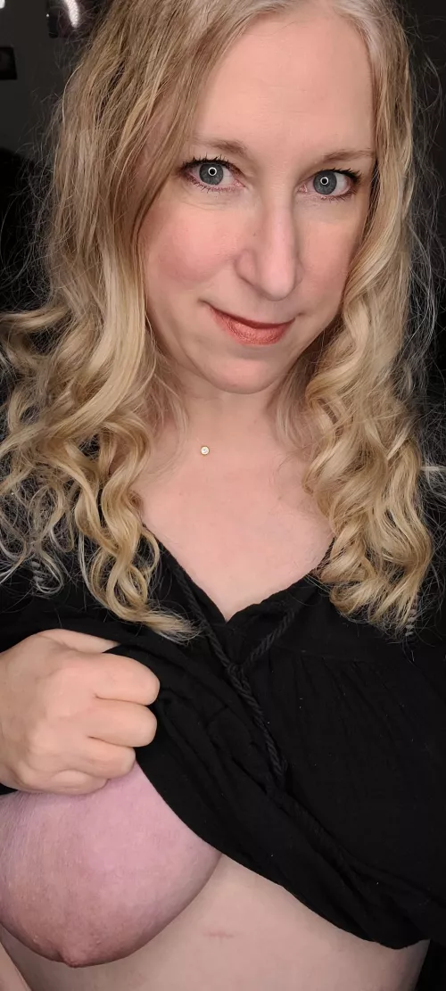 A peek of my (f)uck Me Friday attire....