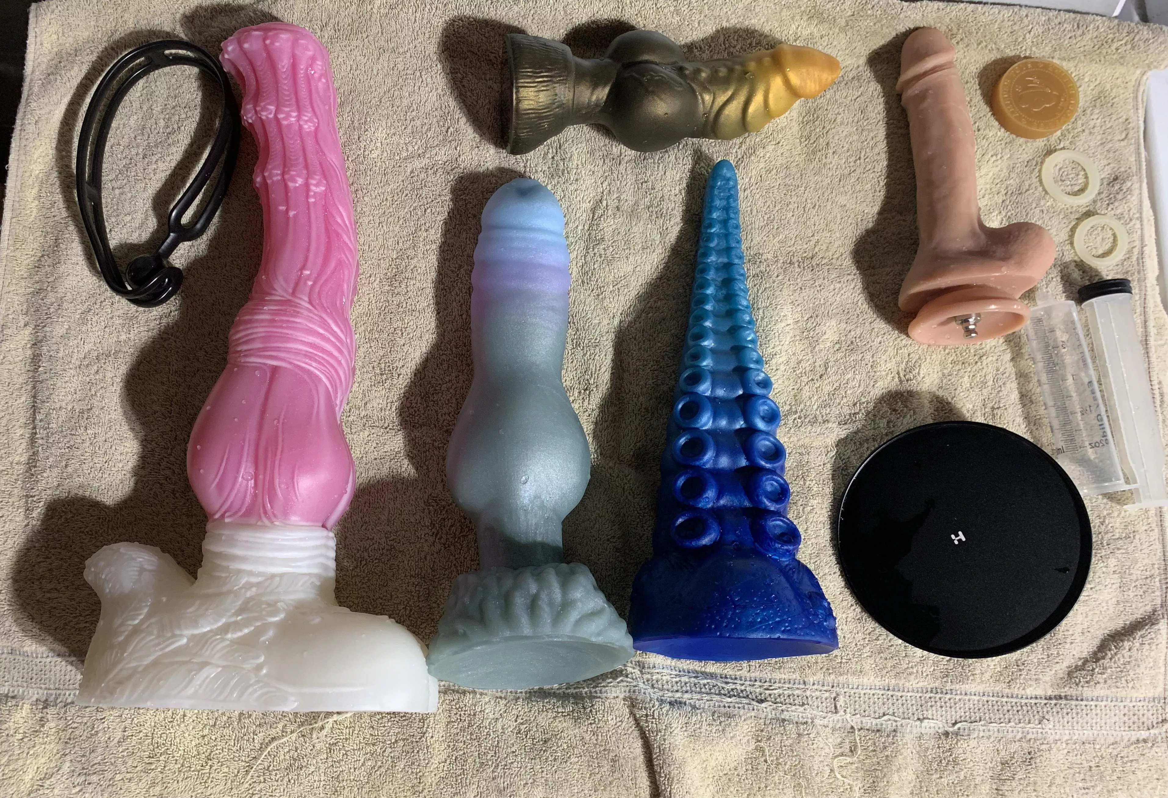 After Play Report. Fenrir took knot nice and deep. Large Austin took that knot 🤤 took awhile. Large Seraphina only got as far as the bottom of Medial Rings damn he thick. Seraphina mmm such amazing sensations.