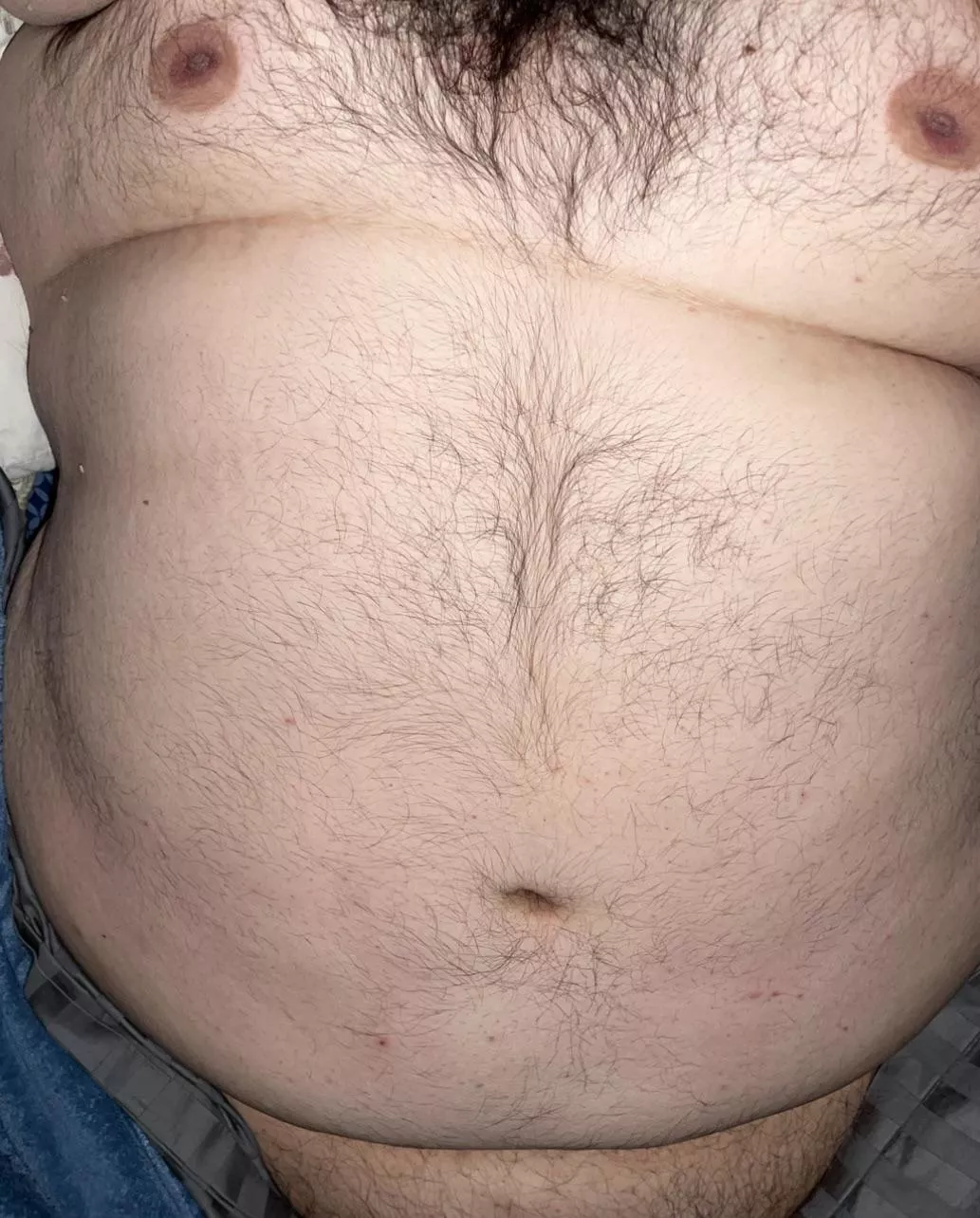 Any ladies here like big hairy bearded guys? Let’s chat and play. (31)