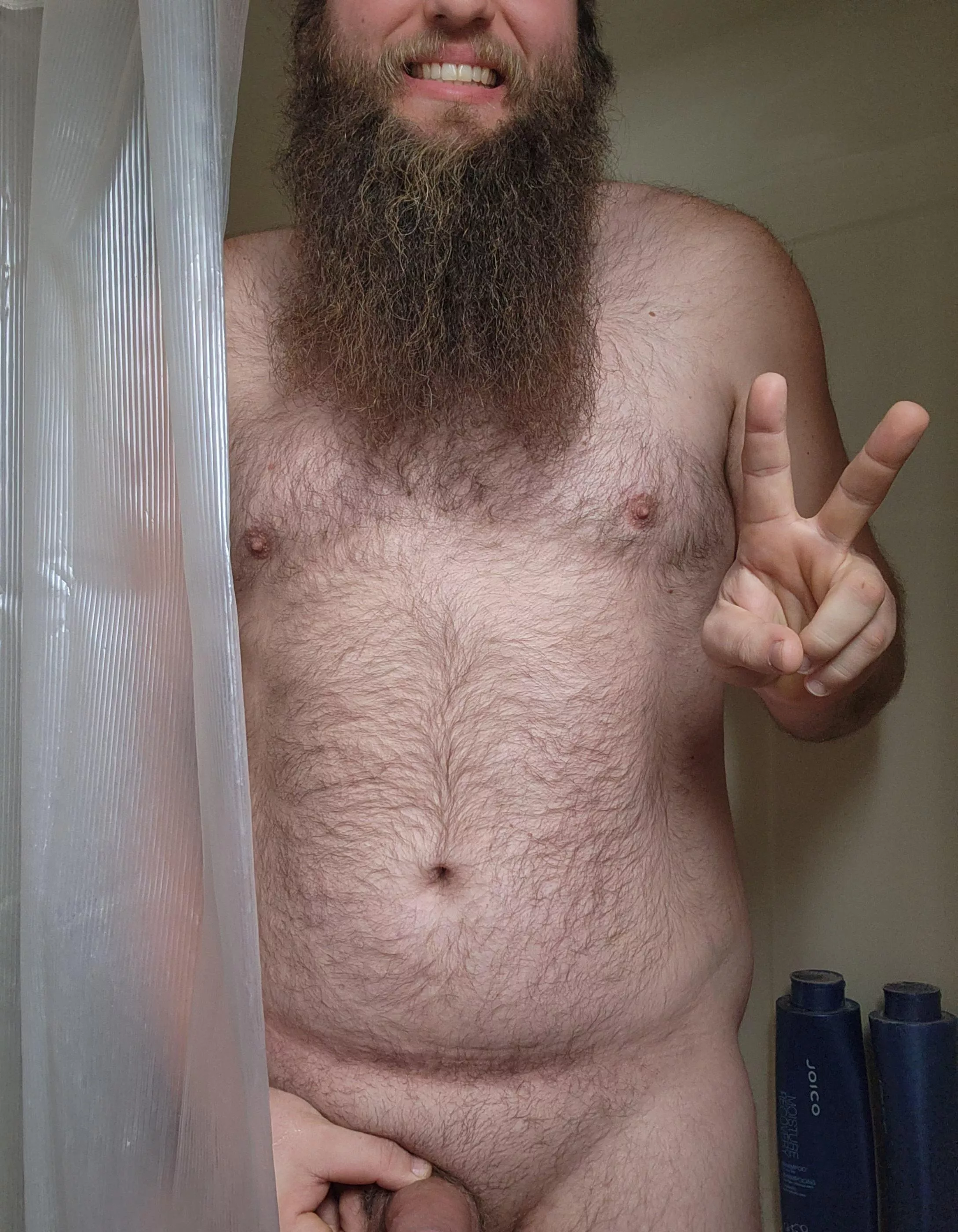 Any 🐻 wanna join me in the 🚿🚿? 🤭🤭