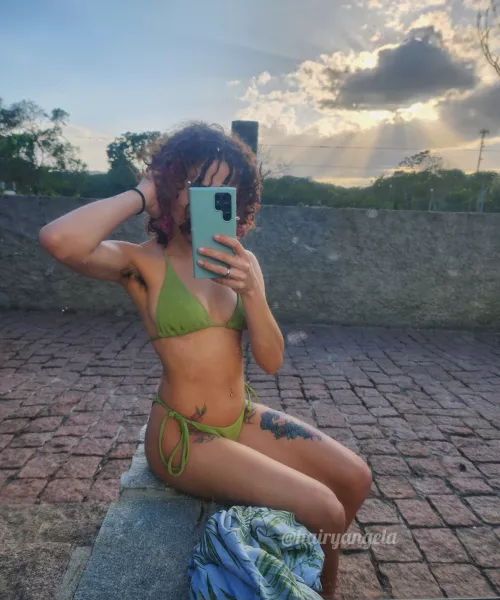 Armpit hair is the charm