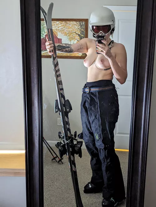 Been a hot minute since I posted here. Anyone wanna hit the slopes with me? 😘