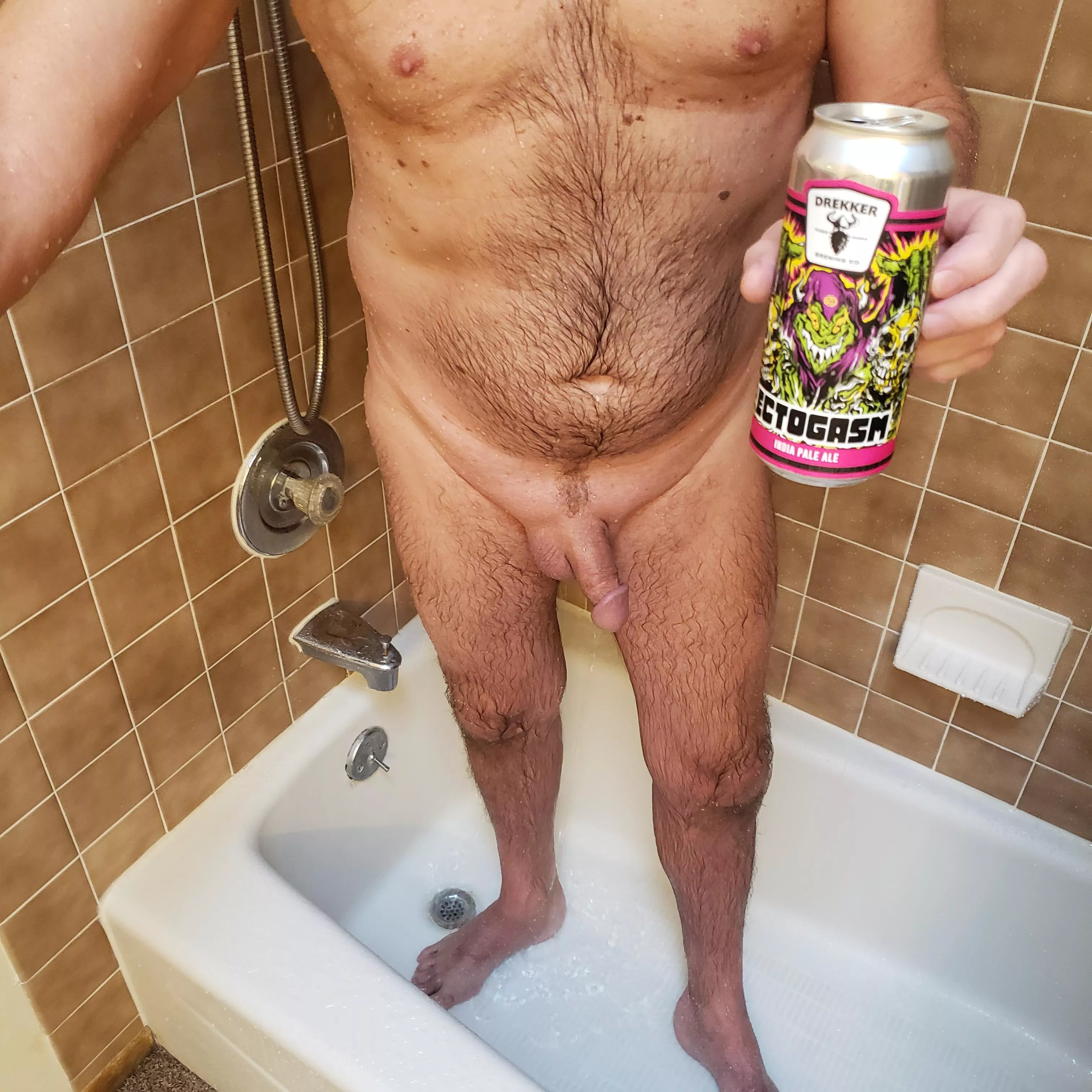 Ectogasm IPA from Drekker Brewing Co. of Fargo, ND. 7% ABV. Great way to kick off the weekend.