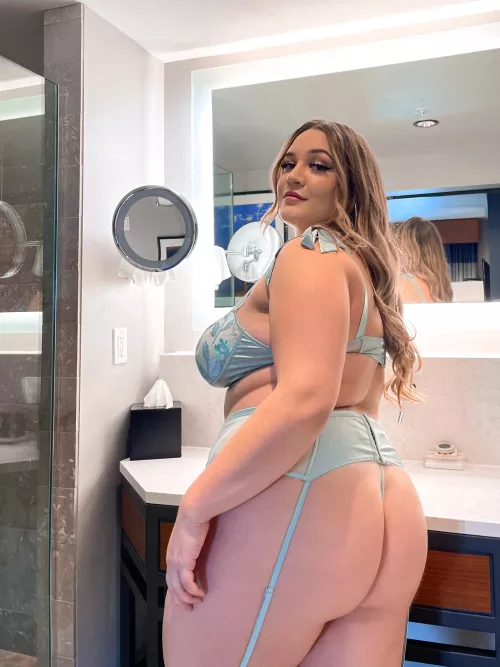 Felt like blessing your feed tonight 💙