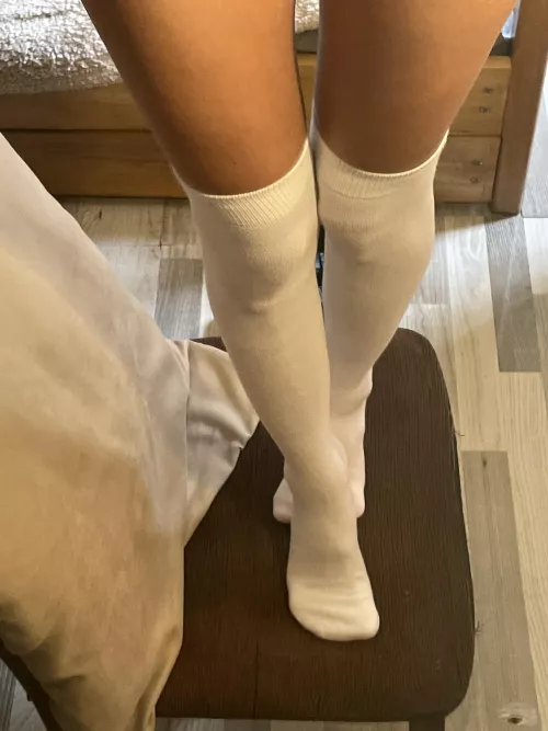 [female] Let's compare size of my feet and your arm 🤭❤️