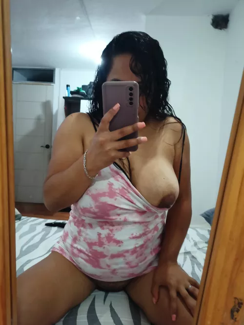 (f)Hello, someone welcomes me?