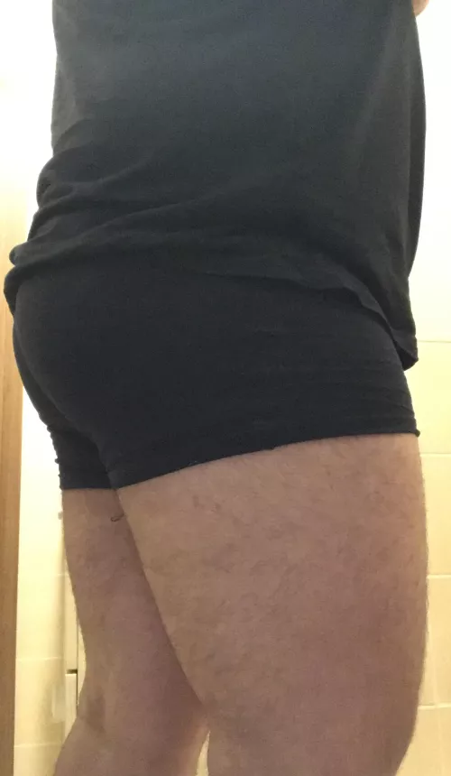 First post in my life! [24M] I feel so insecure about my big thights and bottom, what you think?