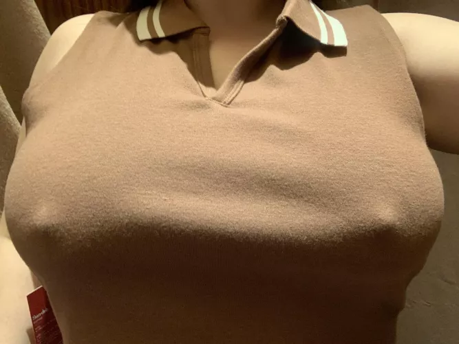 Going for a retro braless look 😊