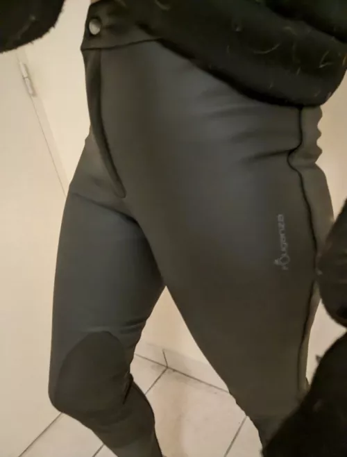 Hello, I'm looking for pissing myself in public, like a mall or in the street, any advice? I'm planning to wear riding waterproof boots and pants. I admit I'm a bit scared to doing that but also terribly excited. Any advice is welcome!!