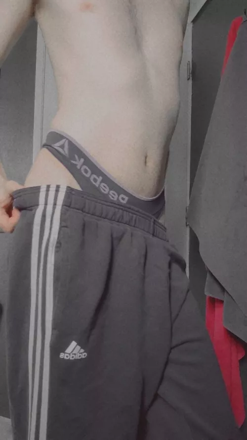 Here's some tummy for you 🤷‍♂️😏