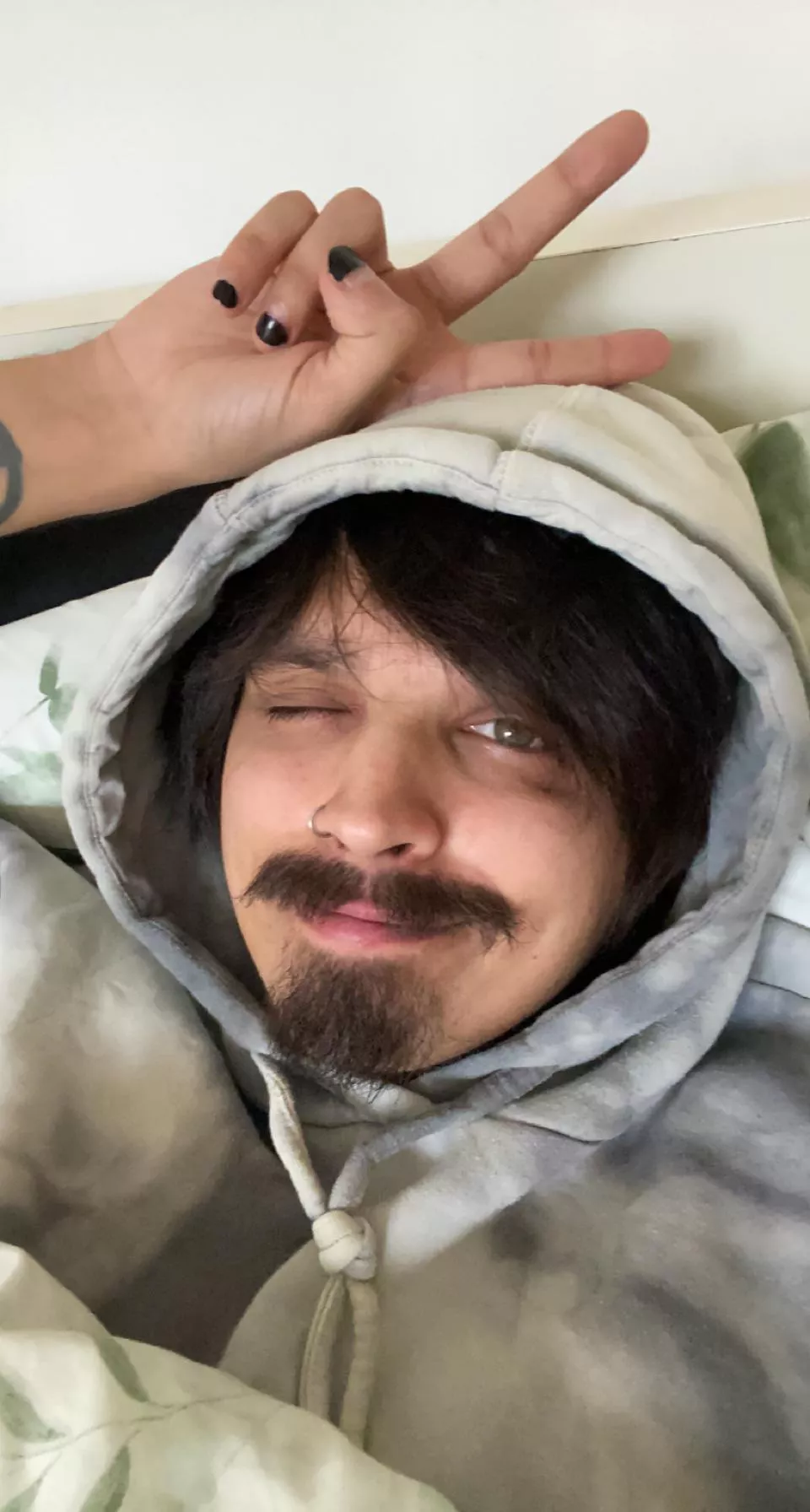 Hey gaymers! Sam here, I’m 29 from England. What’s everybody playing today? I’m on Monster Hunter Rise 🙂