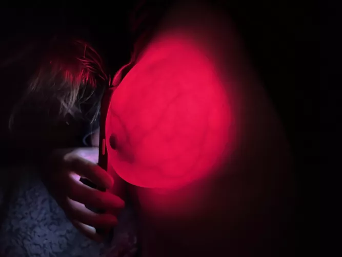 HighRes glowing titty